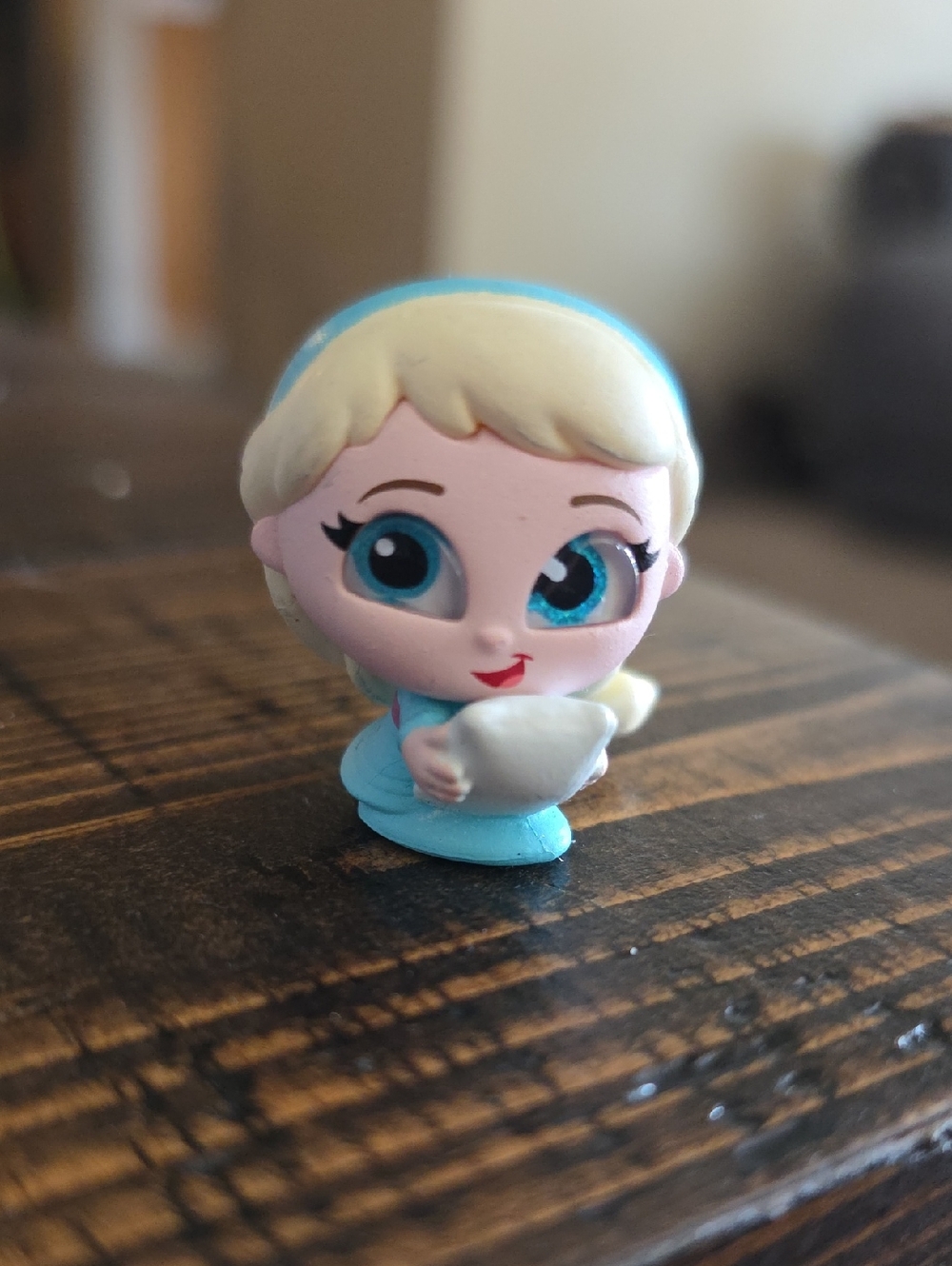 Ultra Rare Elsa Disney Doorables Let's Party Toy